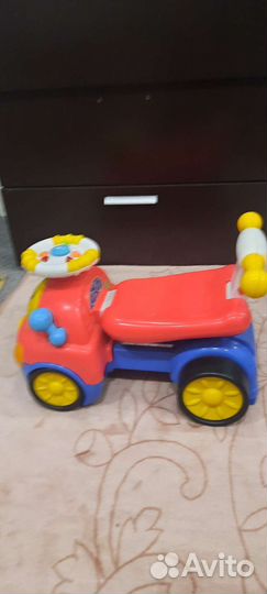 Детская машинка собирается в ходунки