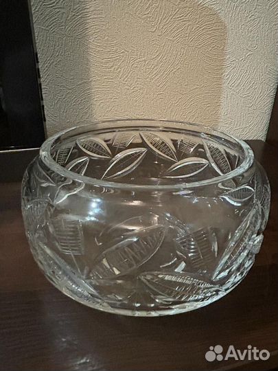 Продаю хрустальную вазу