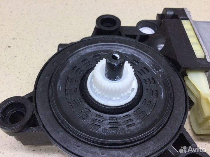 Моторчик стеклоподъемника задний правый Kia Ceed