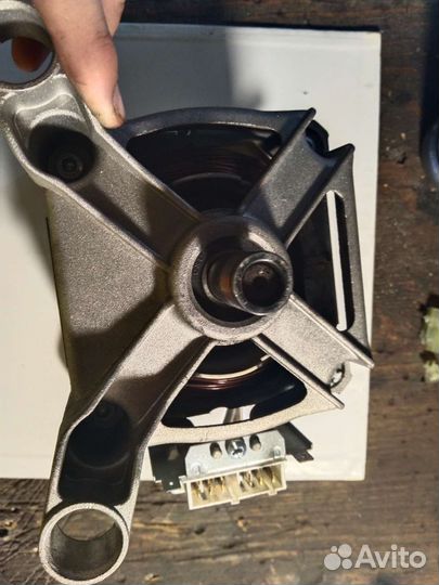 Двигататель стиральной машины сmа Indesit wsxе10