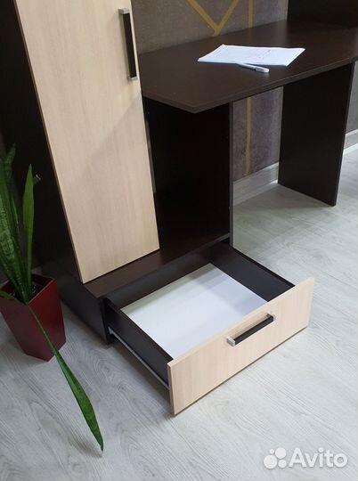 Стол компьютерный