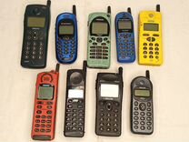 Старые телефоны много