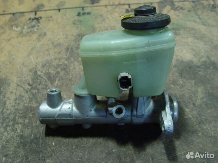 Главный тормозной ци-р Toyota land cruiser 90 98г