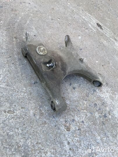 Рычаги задней подвески, левый