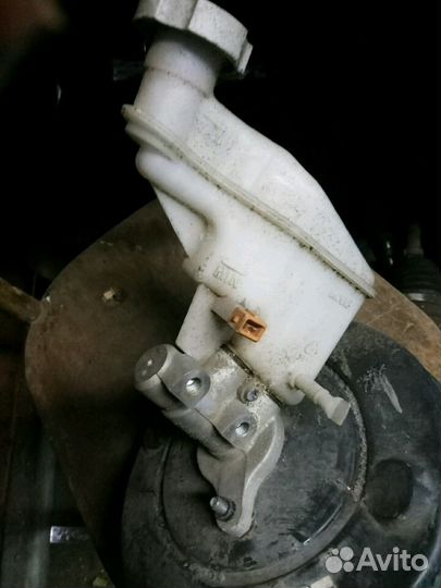 Главный тормозной цилиндр и вакуумный усилитель