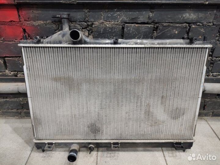 Радиатор охлаждения двигателя передний Mitsubishi