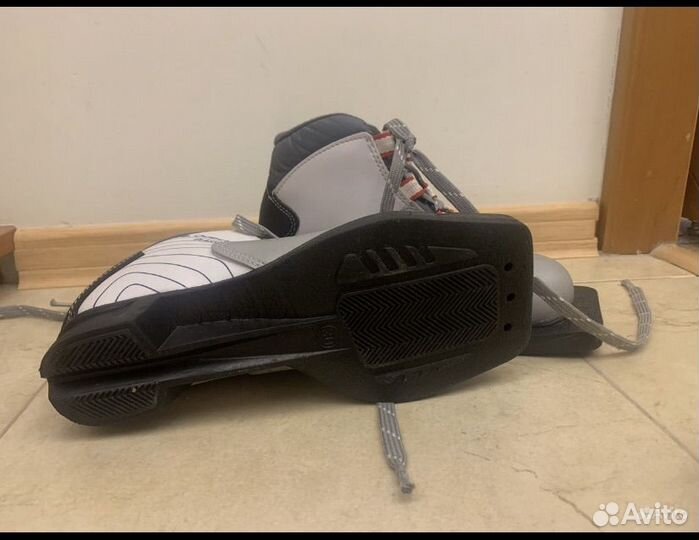 Беговые лыжи для первокласника 140 см