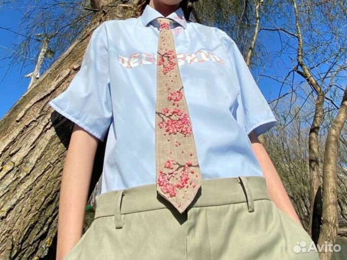 Галстук с сакурой