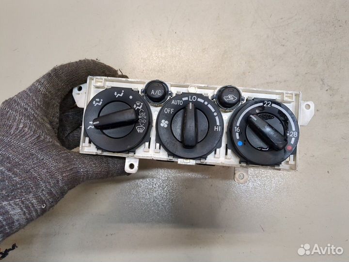 Переключатель отопителя Toyota Avensis 1