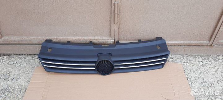 Решетка радиатора передняя Volkswagen Polo 5