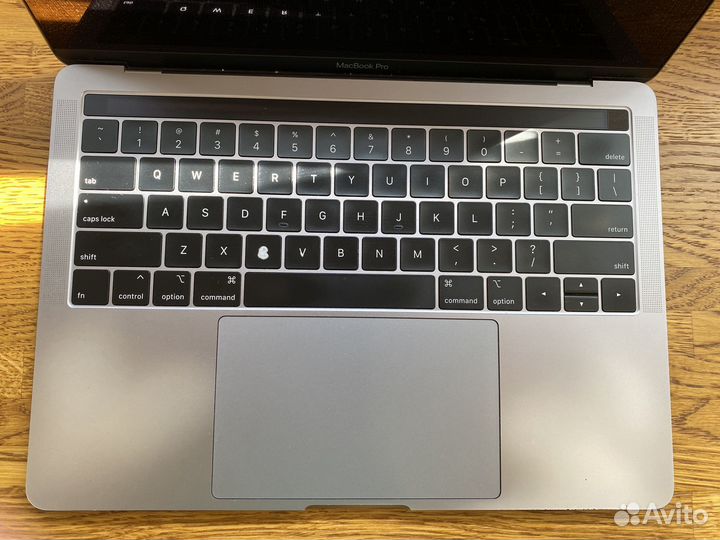 Продам Macbook pro 2019 Touchbar 13 256gb