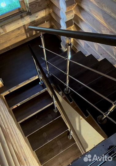 Облицовка лестничного металлокаркаса деревом