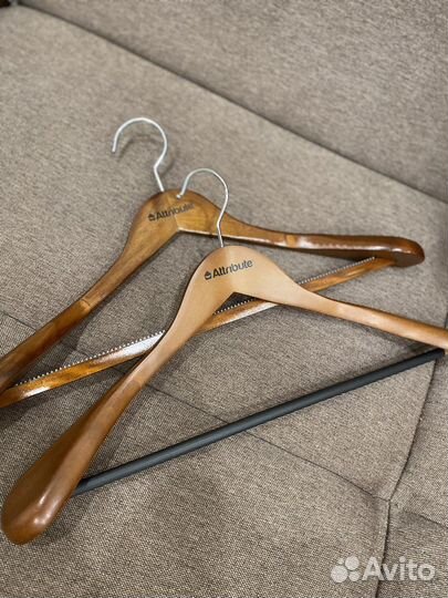 Вешалки для одежды