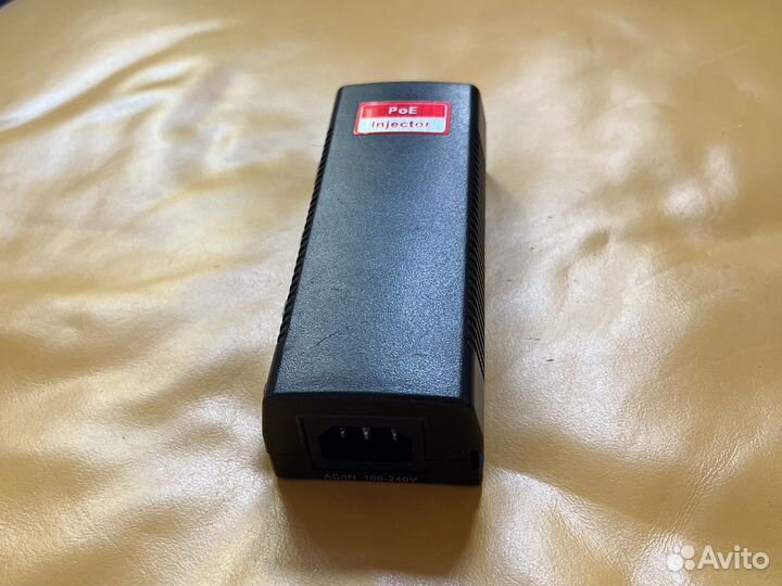 Poe инжектор PI-100H