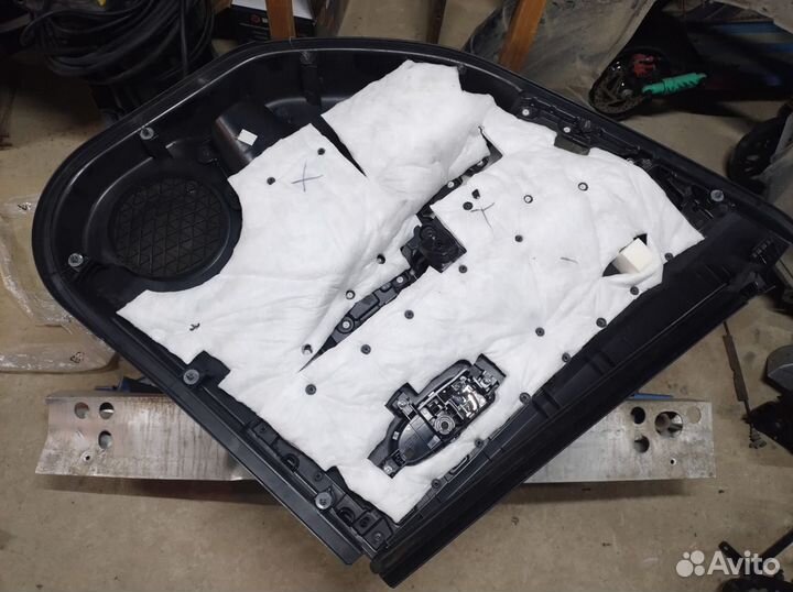 Салон Nissan Leaf карты задних дверей