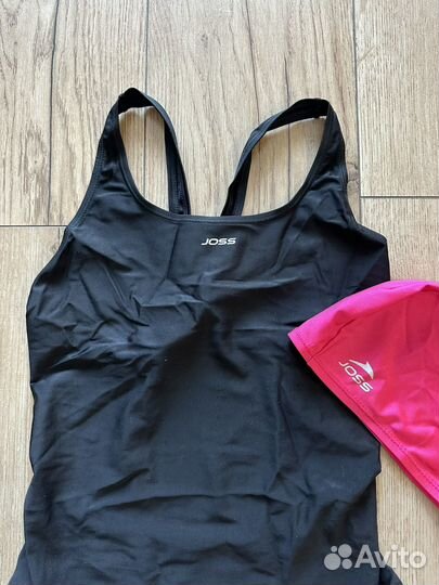 Купальник и шапочка для бассейна