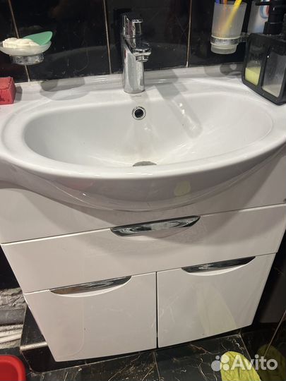 Медельный гарнитур для ванной комнаты