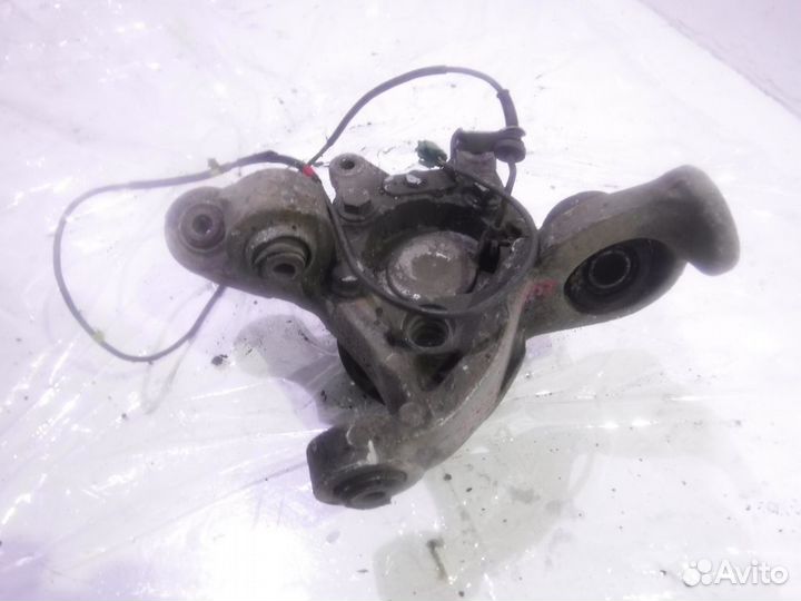 Кулак задний правый Вольво