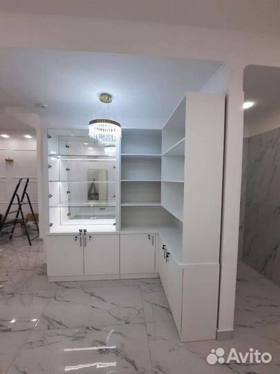 Угловая витрина