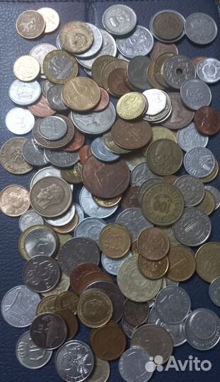 Набор иностранных монет без повторов. 140 штук