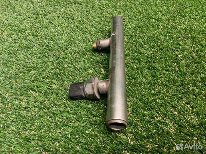 Топливная рейка левая Audi A5 8T 3.2 CAL 2007