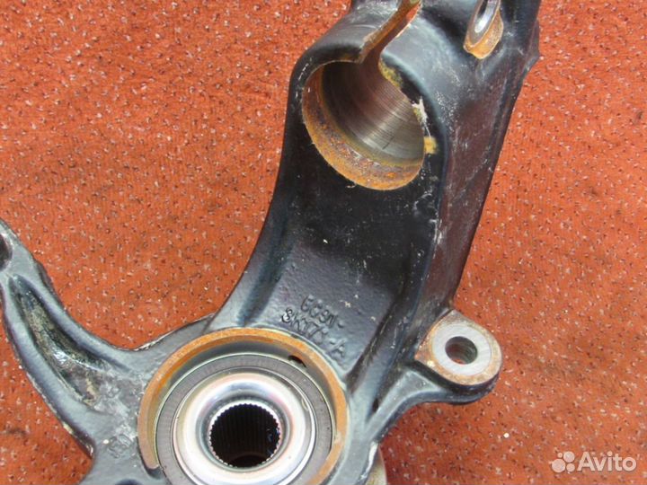 Кулак поворотный передний левый Volvo S60 S80 V70