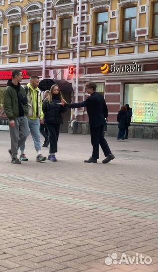 Бесподобный промоутер-зазывала