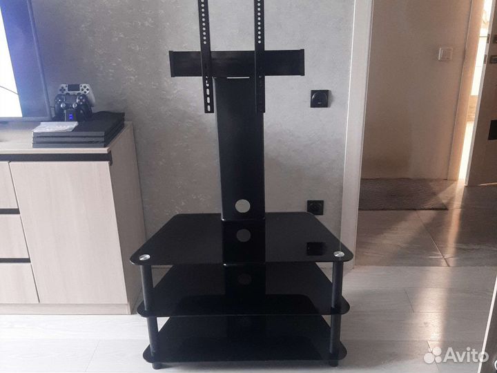 Стеклянная тумба под тв с кронштейном