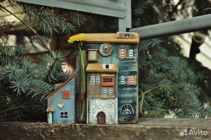 Деревянный домик с колбой интерьерный