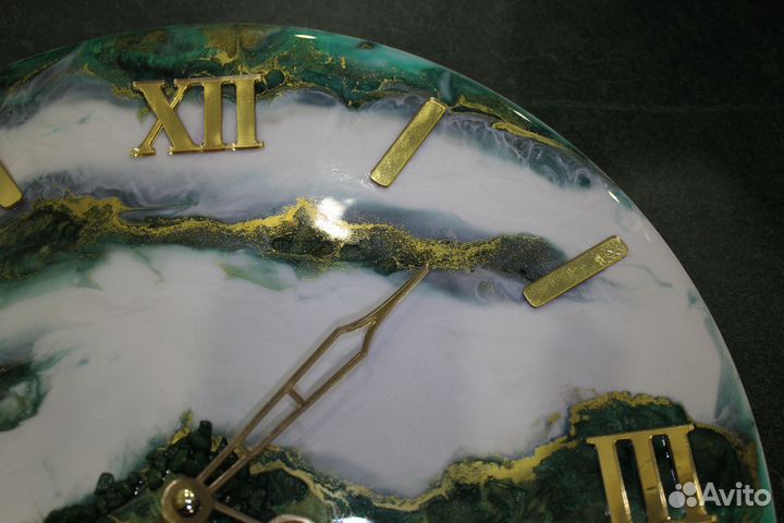Часы настенные из эпоксидной смолы