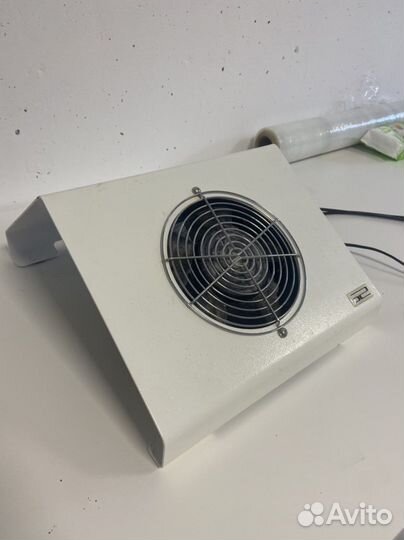 Пылесос маникюрный emil