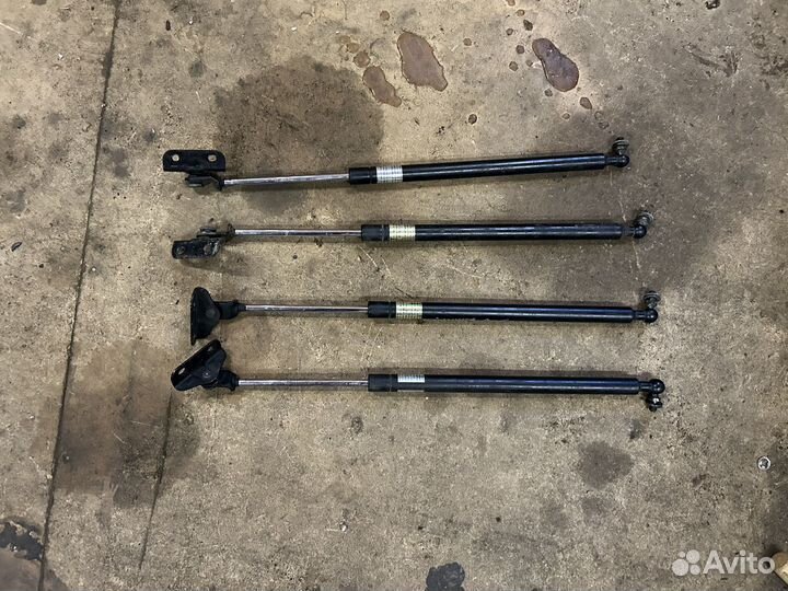 Subaru tribeca газовый упор амортизатор