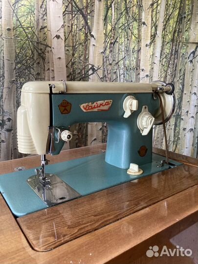 Швейная машина Чайка