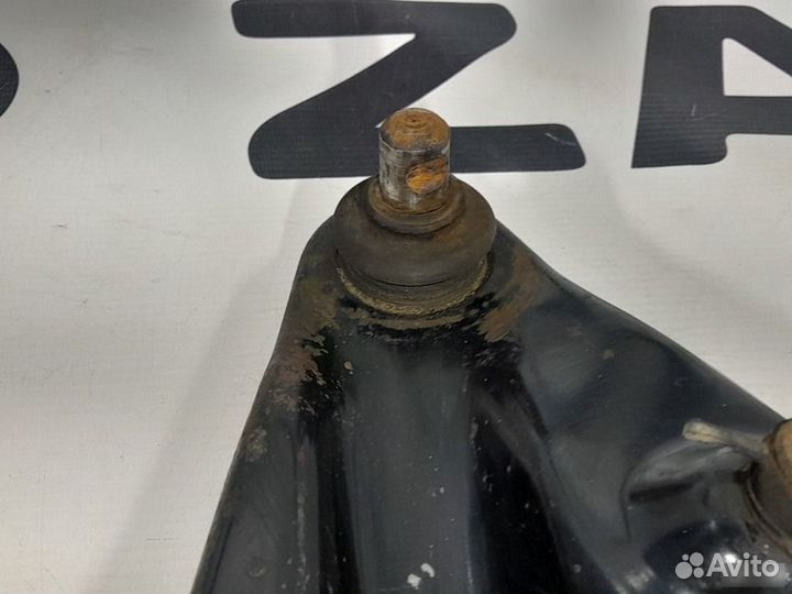 Нижние рычаги переднее Renault Sandero Stepway 2