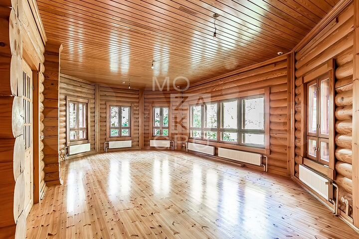 Дом 533 м² на участке 1,6 га