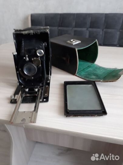 3 фотоаппарата разных поколений