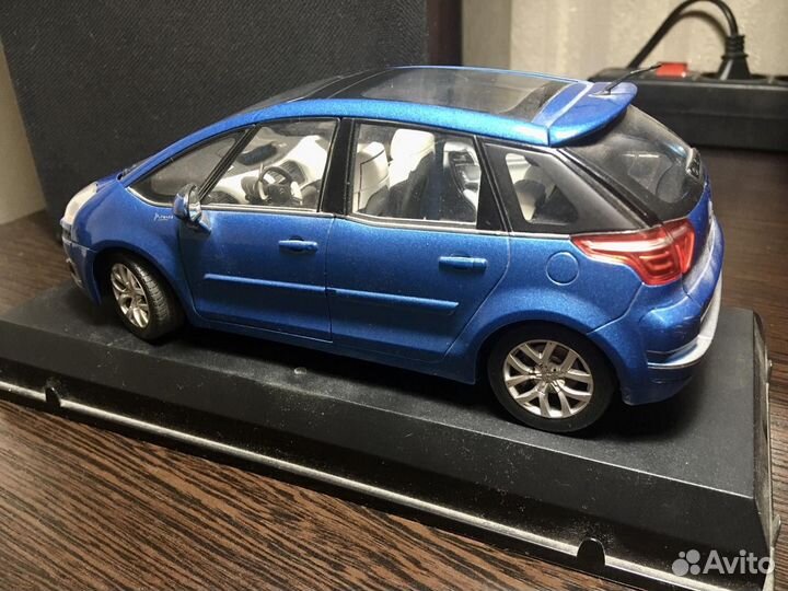 Модель Citroen C4 Picasso 1/24 Hongwell