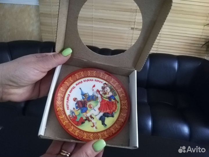 Настенная тарелка