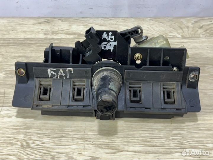 Ручка открывания багажника Audi A6 седан AEB 1998