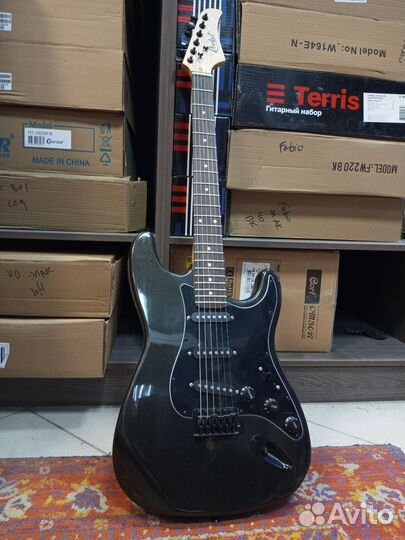 Электро гитара черная