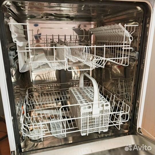 Продам посудомоечную машину