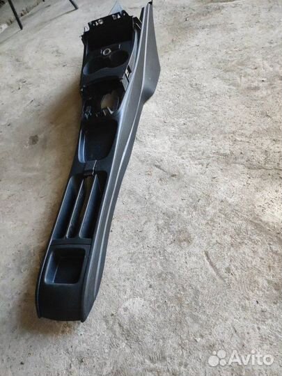 Консоль между сидений Volkswagen Polo седан cfna