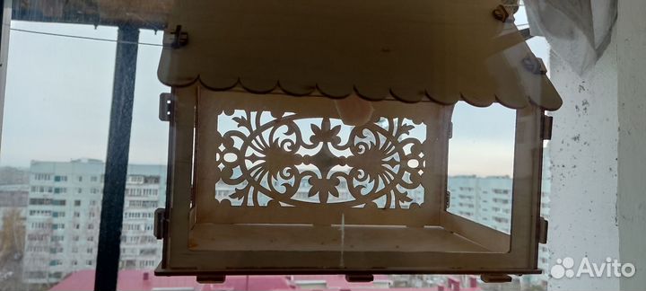 Кормушка для птиц на окно