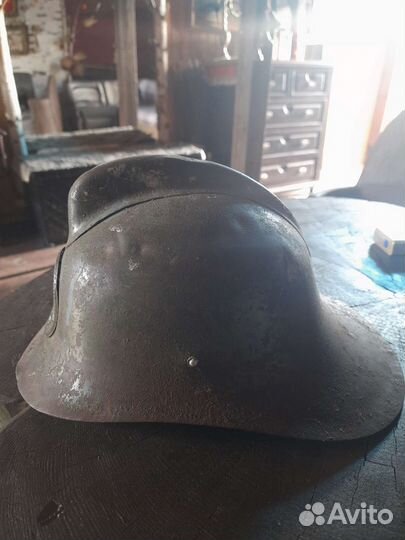 Старинный пожарный шлем каска