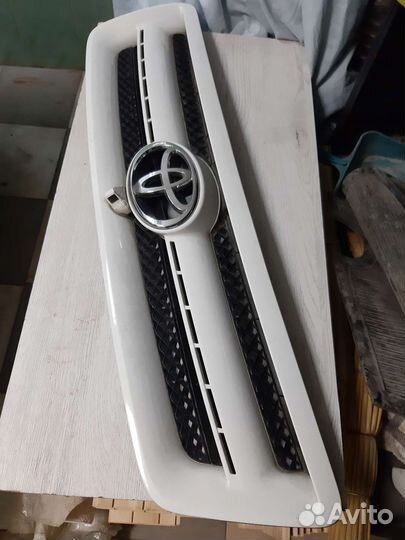 Решетка радиатора toyota ipsum 21-26