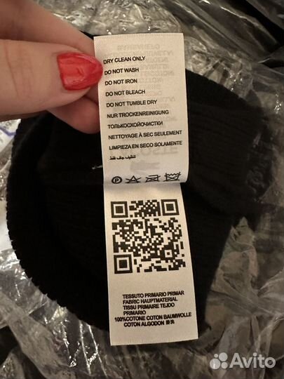 Мужская шапка черная Лакосте и Шарк