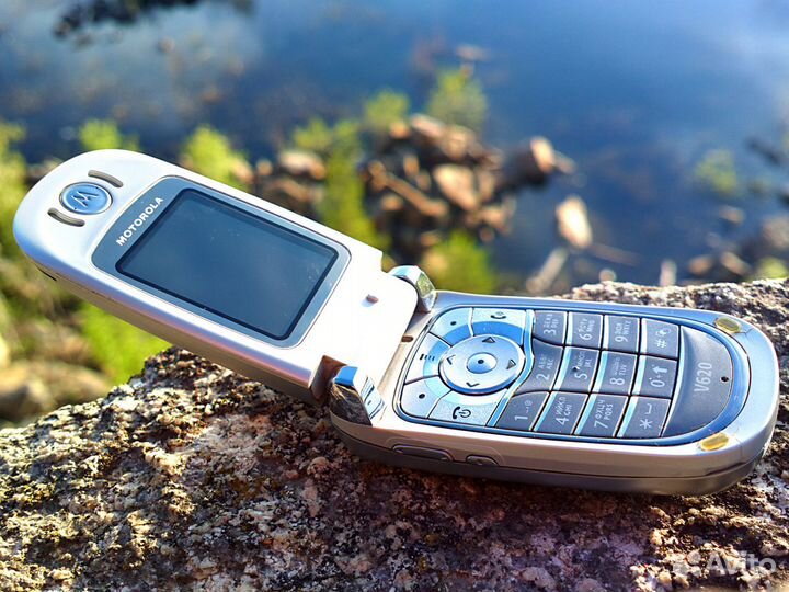 Телефон Motorola V620 для коллекции