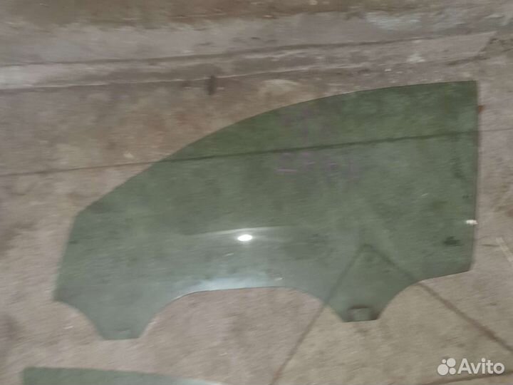 Стекло двери передней Фольксваген Пассат Б5 +