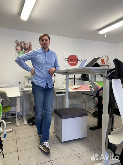 Рабочий письменный стол с регулировкой высоты