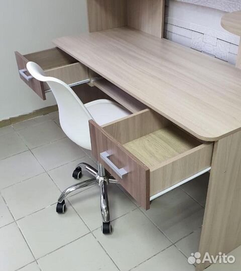 Стол компьютерный